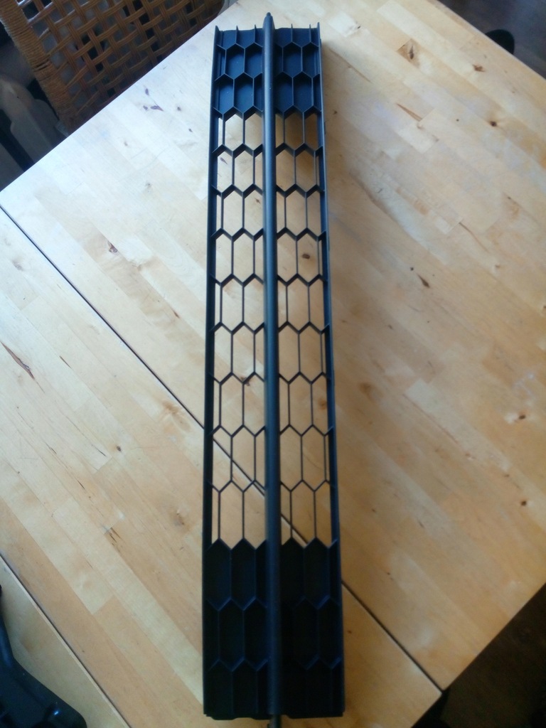 фото №1, Решётка средняя бампера перед skoda rapid