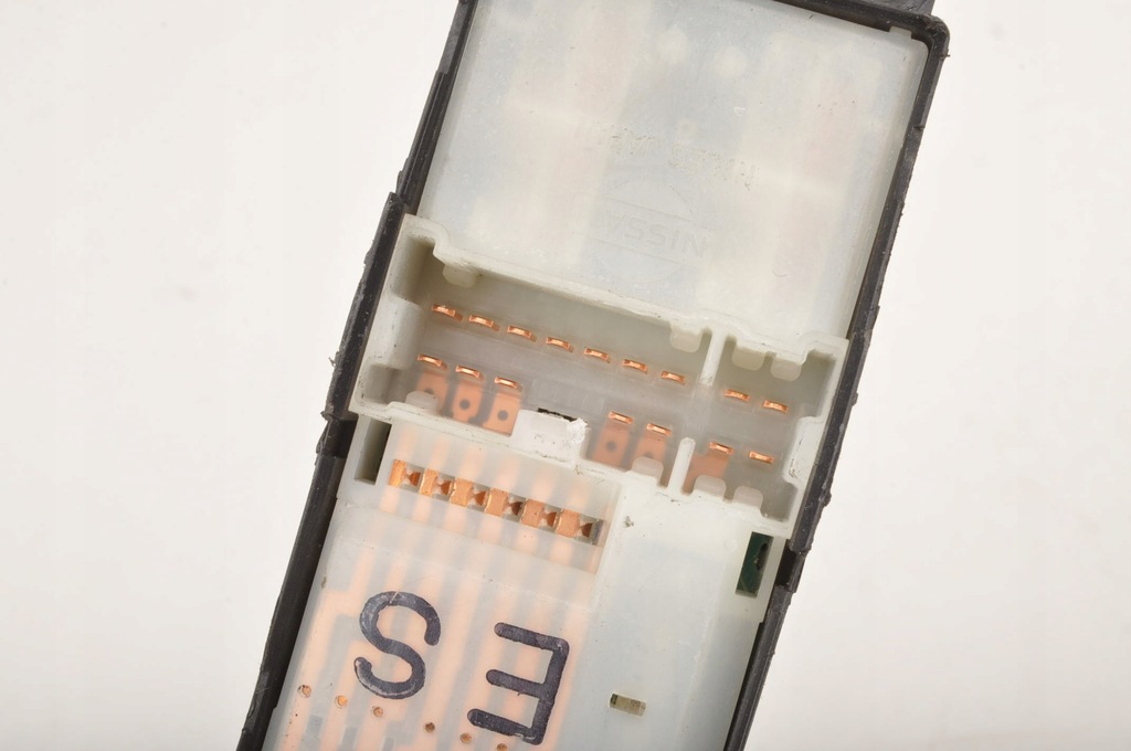 фото №7, Nissan x-trail t30 панель переключатель окон