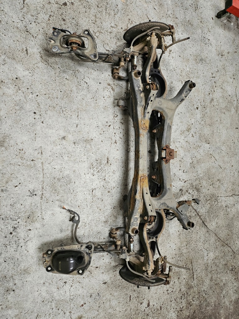 фото №1, Балка підвіска задня поворотний кулак ступиця ліва права 1.2t toyota c-hr