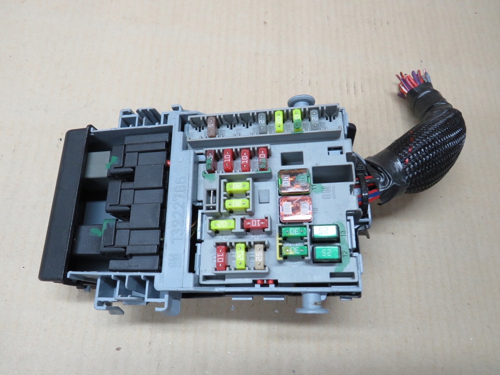 фото №1, Opel insignia a lift коробка предохранителей 13222786