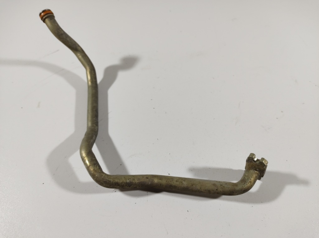 фото №11, Volvo v40 2.0 d4 12- трубка масла турбины