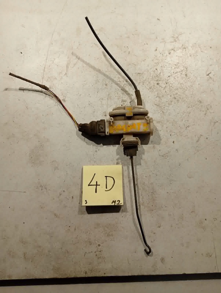 Купити Nissan pathfinder привід замка кришки багажника