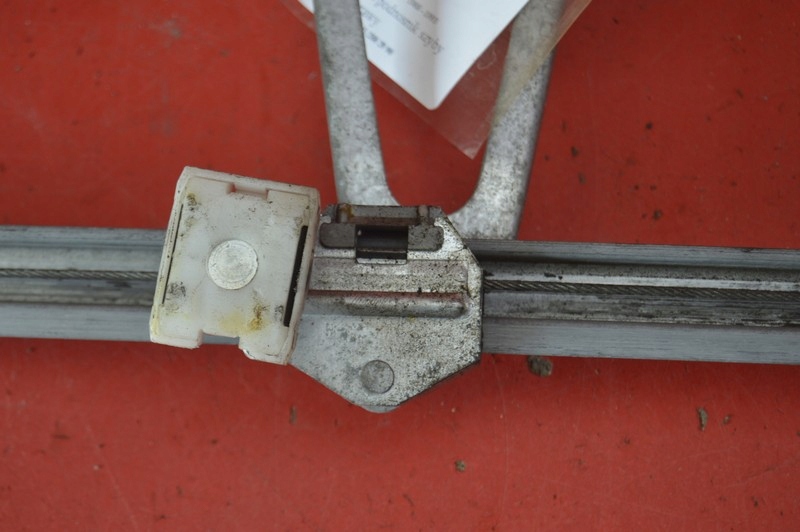 Подъемник стекло правый задний  mercedes 190 w201 sedan рестайлинг  88-93 с Разборки