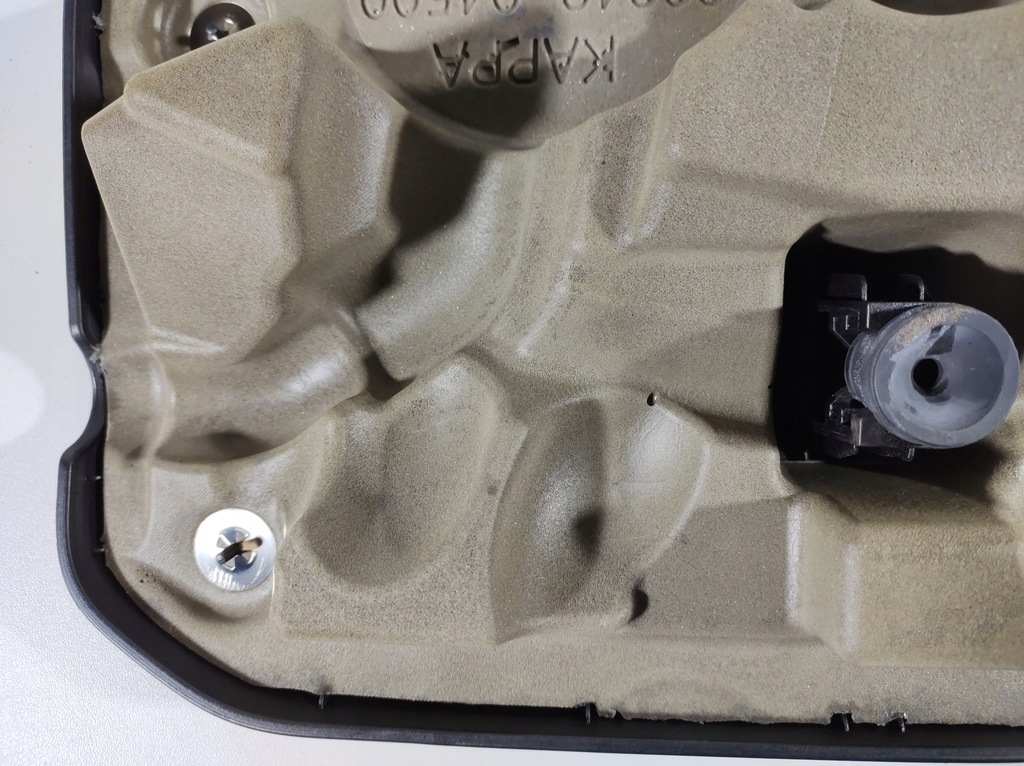 фото №11, Kia stonic 1.0 t-gdi 17- крышка двигателя