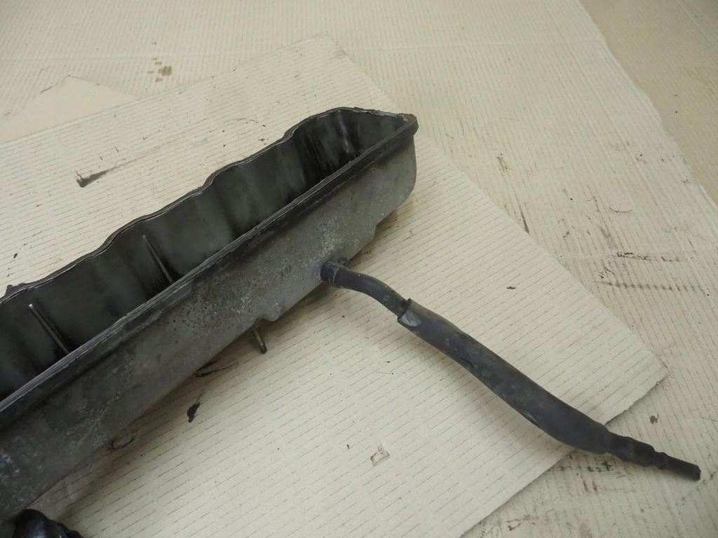 фото №16, Hyundai h1 2.5 td d4bf крышка клапанов