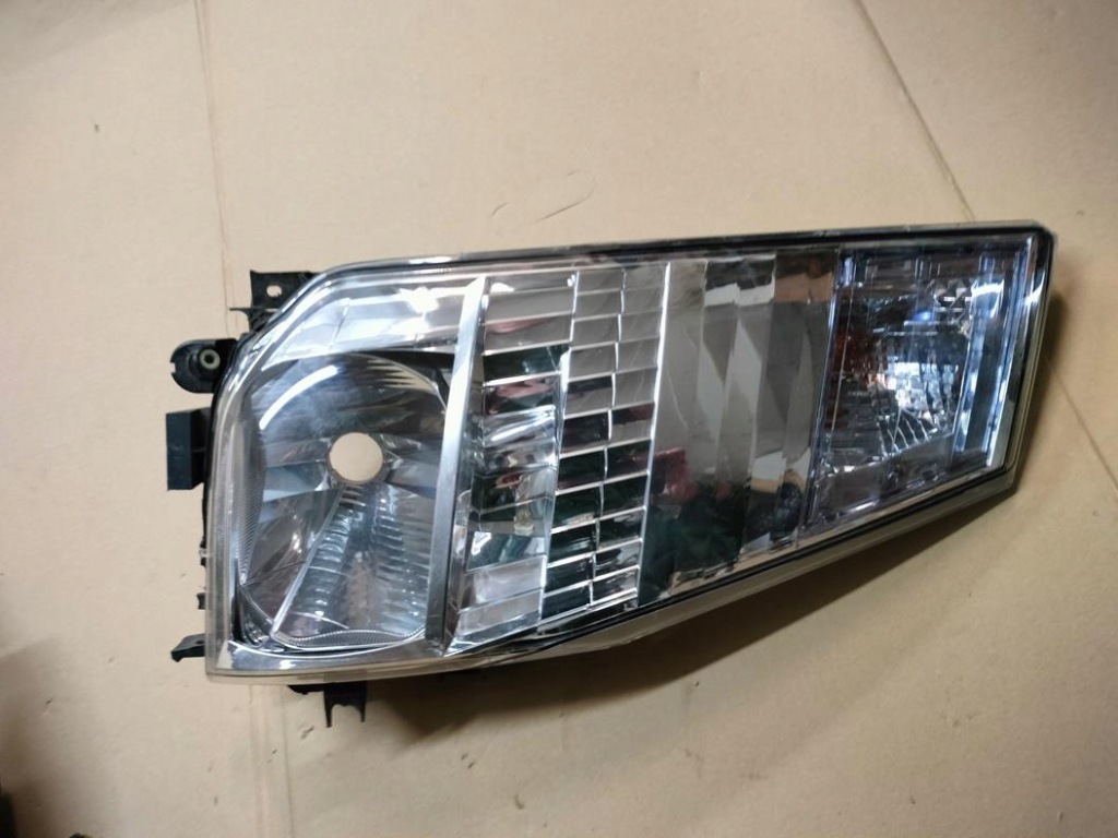 фото №1, Лампа правая nissan maxity cabstar europa