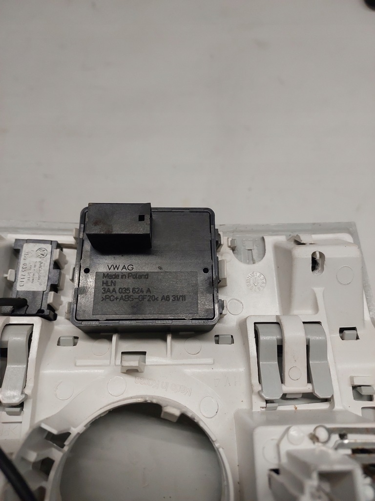 фото №8, Лампа потолочный vw tiguan 1k0947105 3aa035624a