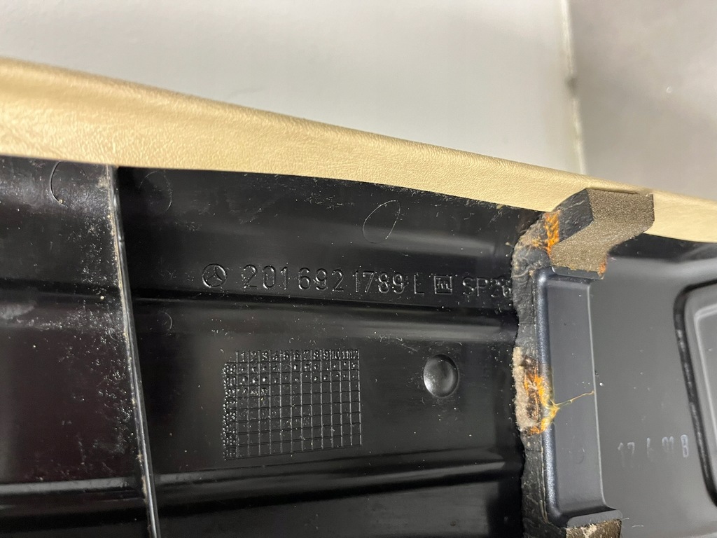 фото №11, Захист обшивка накладка стійка b ліва mercedes w201 190 2016921789 бежевий