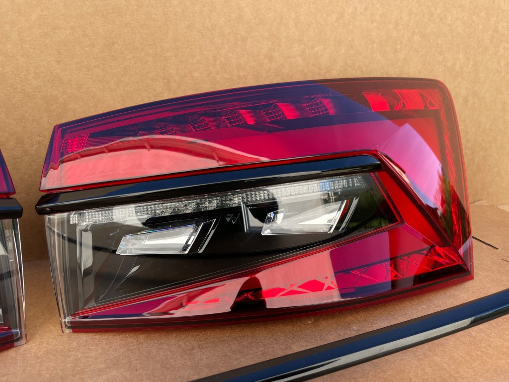 Фонари skoda superb 3 универсал рестайлинг  3v9945207b 3v9945208b full led с Разборки