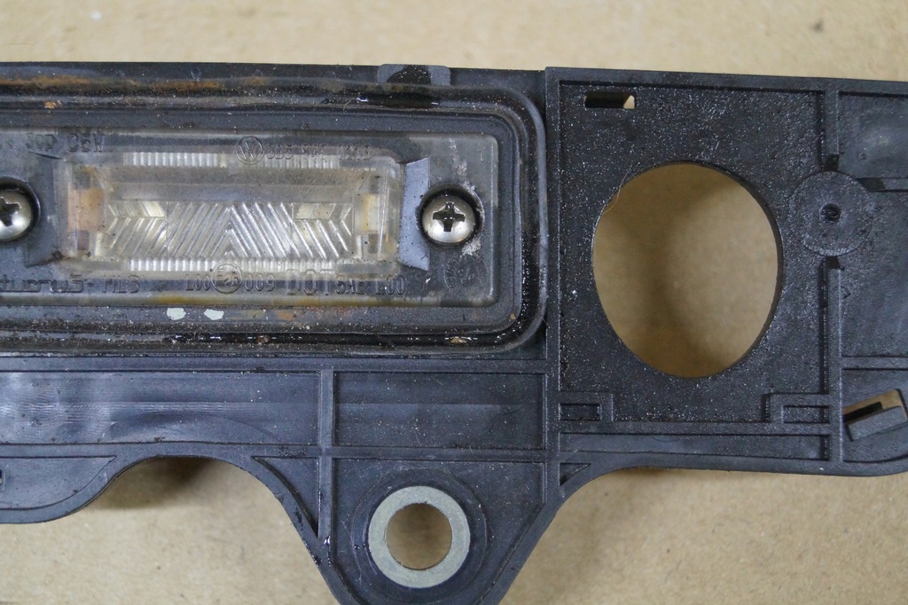 фото №7, Vw golf v plus накладка крышки микровыключатель 1t0827574f