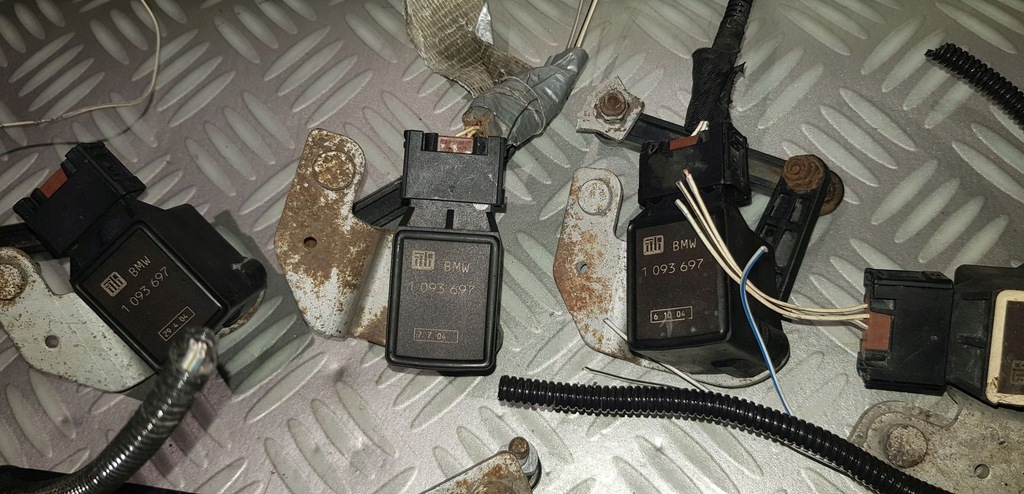 фото №9, Bmw e60 e61 e63 датчик рівня лампа вирівнювання світла лівий задня 1093697