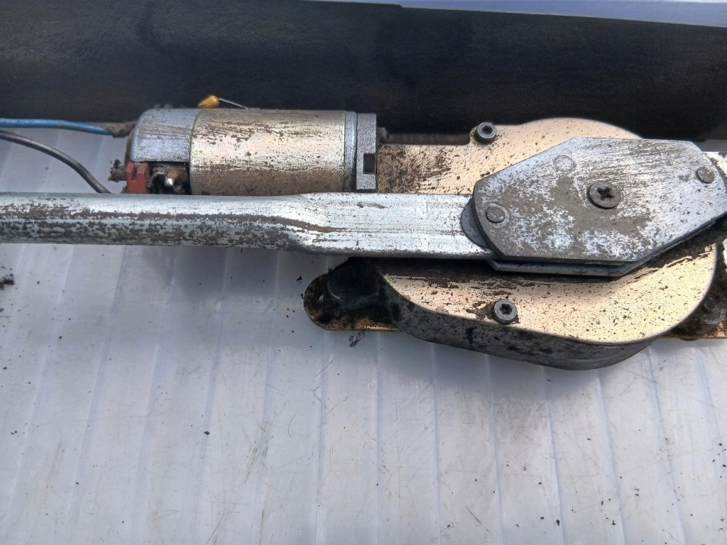 фото №10, Шторка задний стекло audi a6 c5 1.9tdi 98r sedan 4b5861325exu