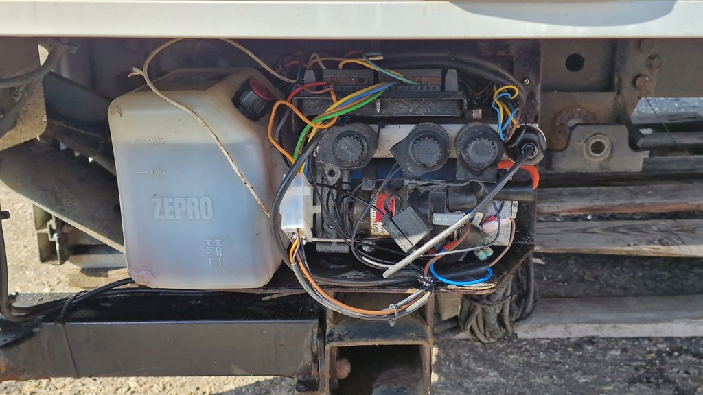 фото №10, Обшивка контейнер 415cm подъемник zepro 750kg iveco daily vi 14-