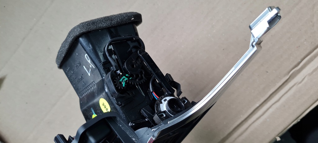 фото №8, S7 4g a7 решітка обдув ліва консолі 4g1820901 a6 c7 4g