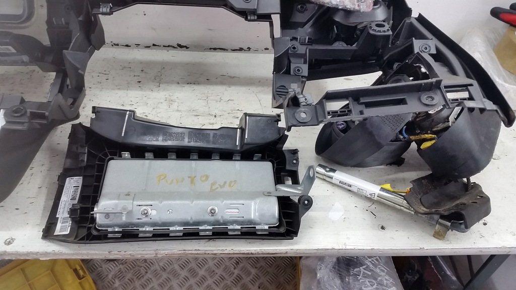 фото №11, Fiat punto evo приборная панель приборная подушка безопасности ремни