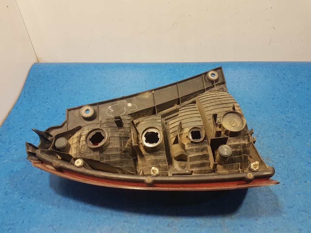 фото №2, Subaru forester ii лампа задняя правая наружная