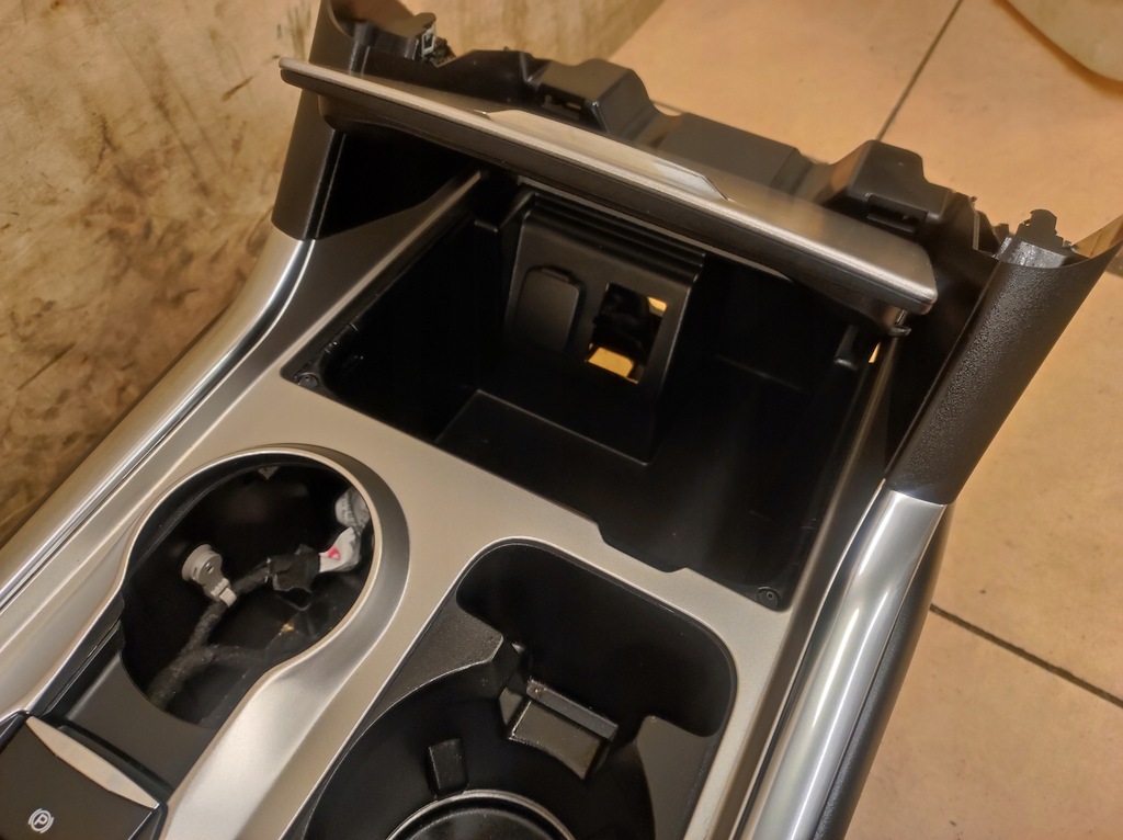 фото №13, Подлокотник туннель средний explorer vi 6 eu