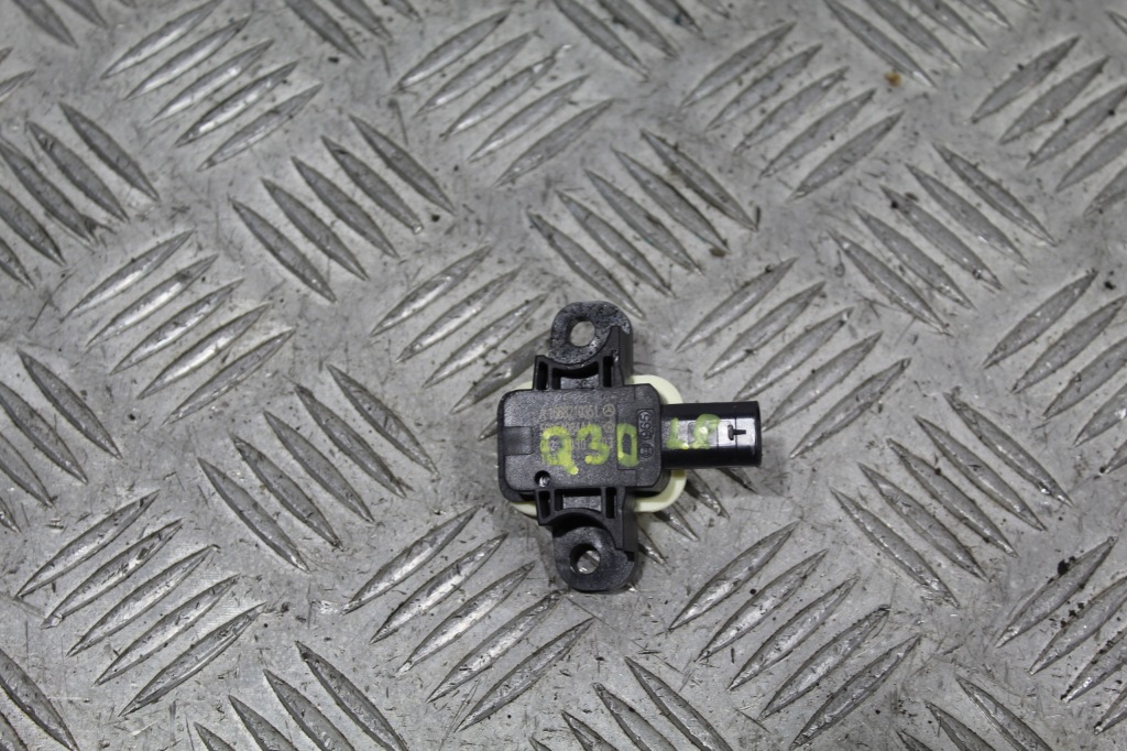 фото №1, Датчик ударный левый перед infiniti q30