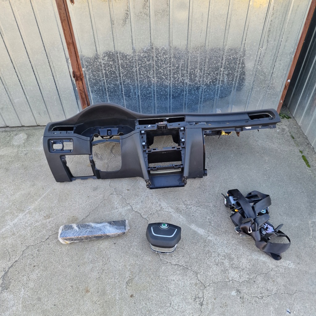 фото №1, Панель приладів консоль ремені kpl. superb ii