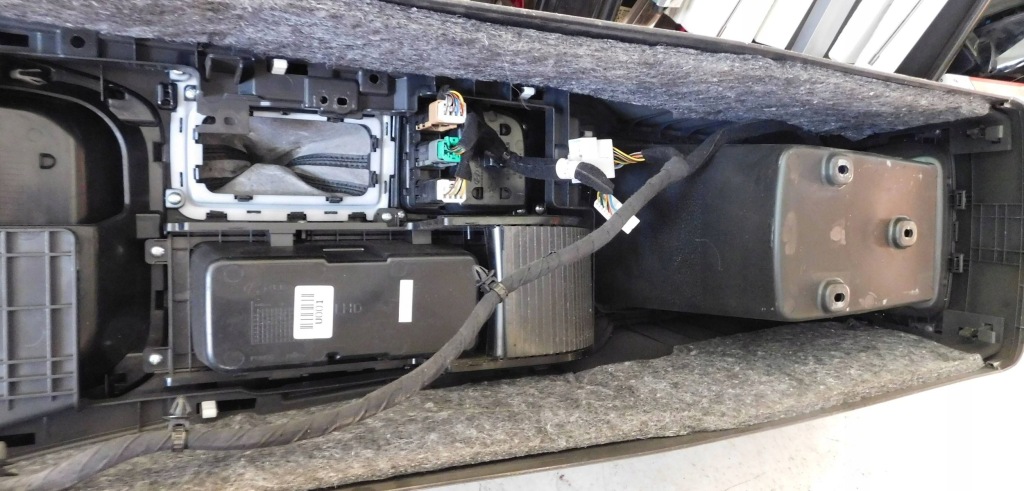 Kia sorento 2 рестайлинг  12-16 подлокотник туннель средний чехол ручка usb aux в Украине