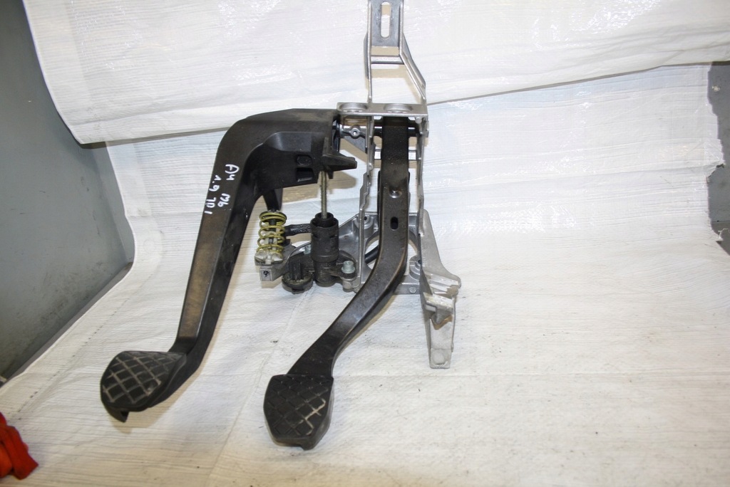 фото №4, Audi a4 b6 b7 euro педали педаль комплект 8e1721316