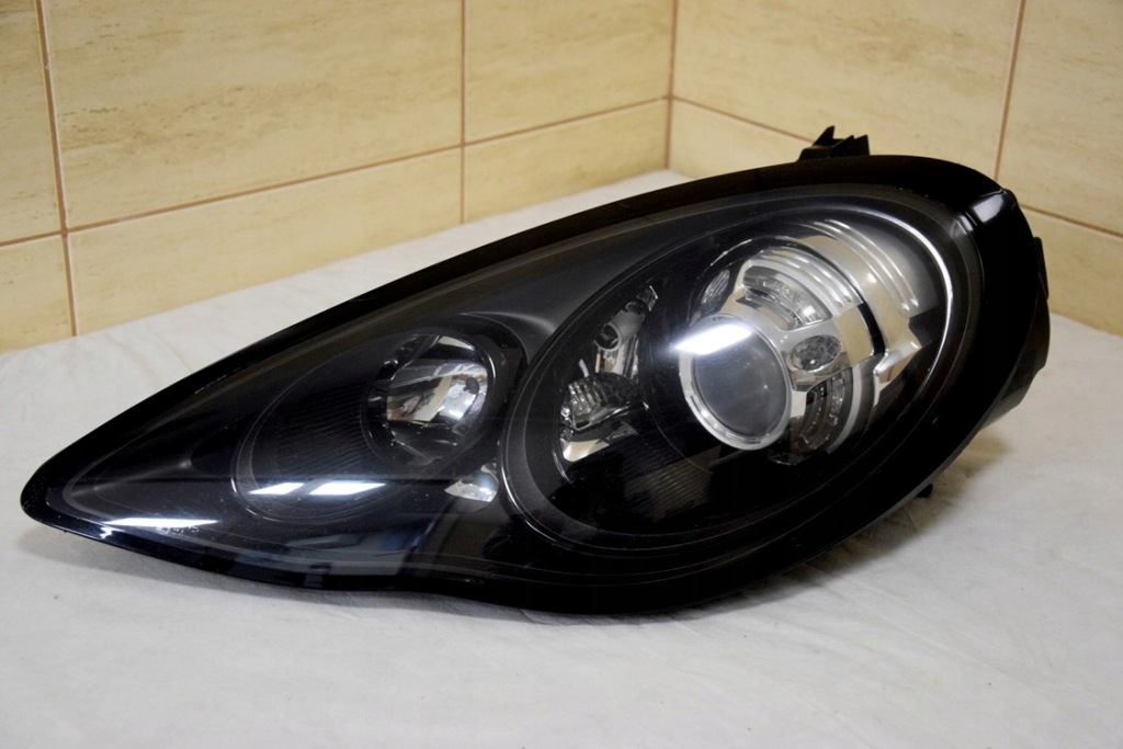 фото №16, Porsche panamera i 970 gts turbo 09-12r. przed liftem передняя лампа перед