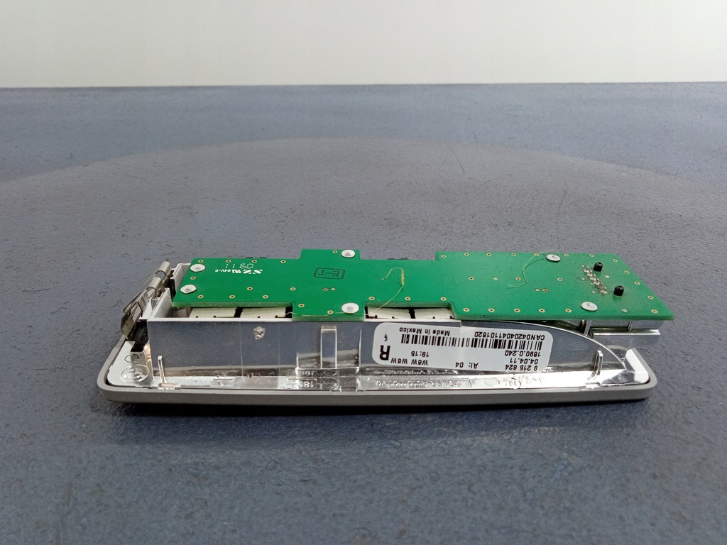 фото №4, Bmw x3 f25 лампа потолочный задняя правая 9216624