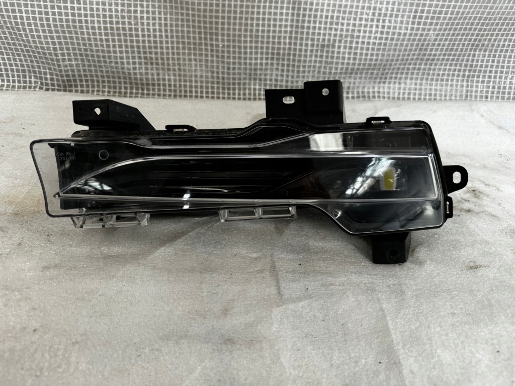 фото №1, Tesla 3 y правий протитуманна фара