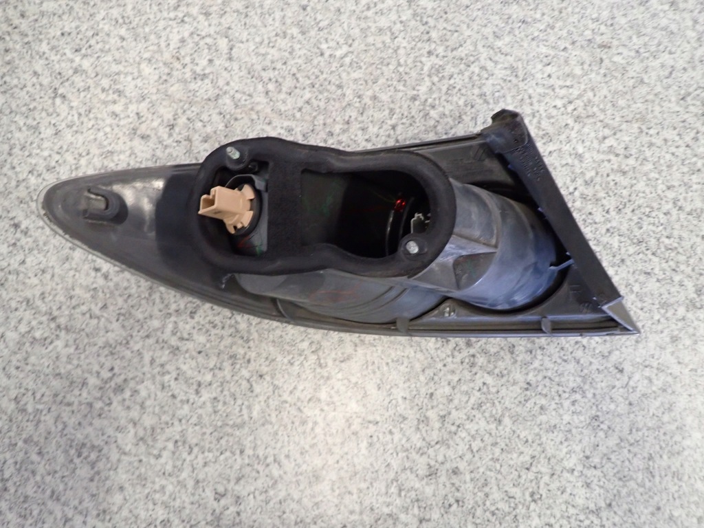 фото №5, Mazda 6 5d 02-05 лампа задняя правая наружная