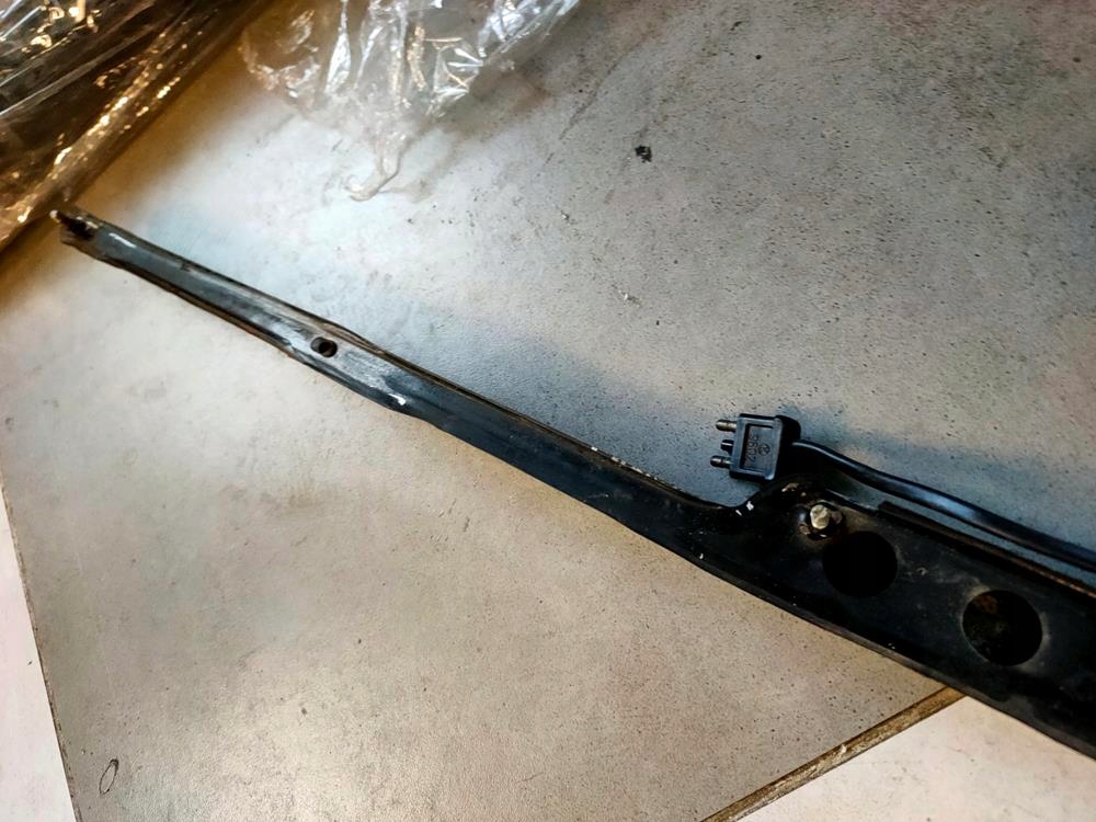 Купити Молдинг довга хром заднього замка багажника mercedes 107