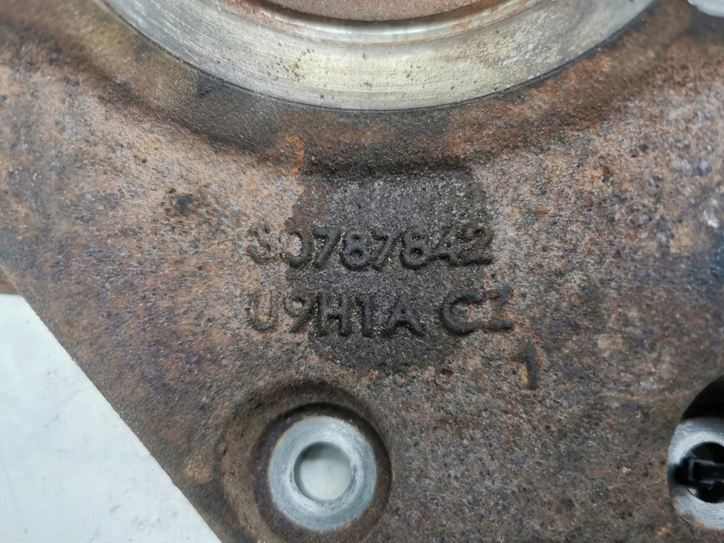 Volvo xc60 2011 кронштейн підшипник підпори вала 30787842 Зі Шроту