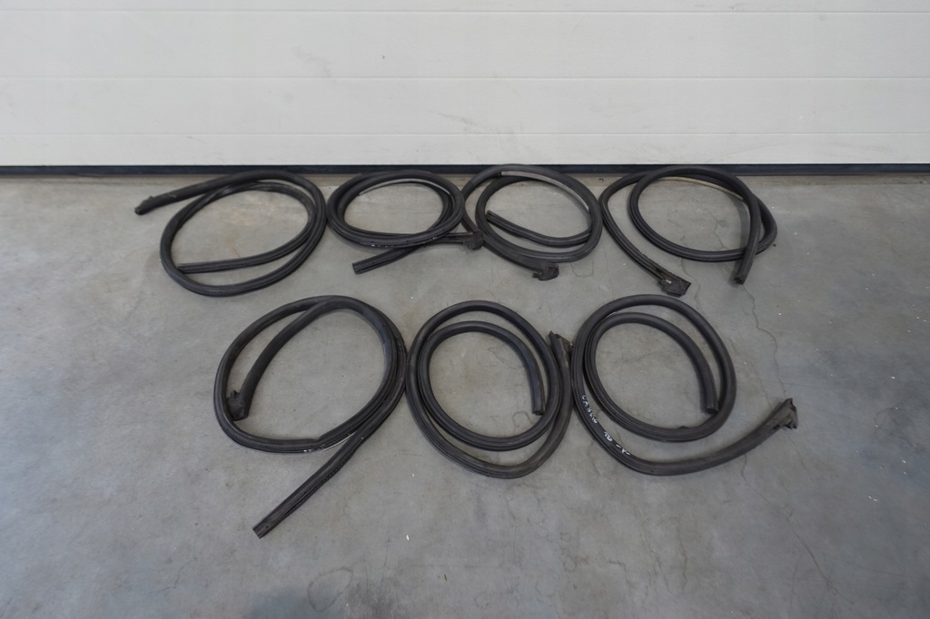 фото №1, Vw new beetle cabrio прокладка кузовна права