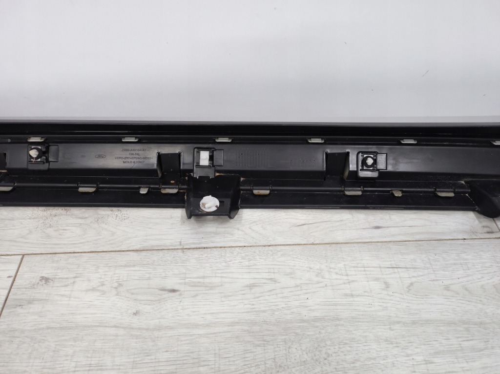 Купити Накладка поріг права поріг ford fiesta mk8 active j1bb-a10154-a