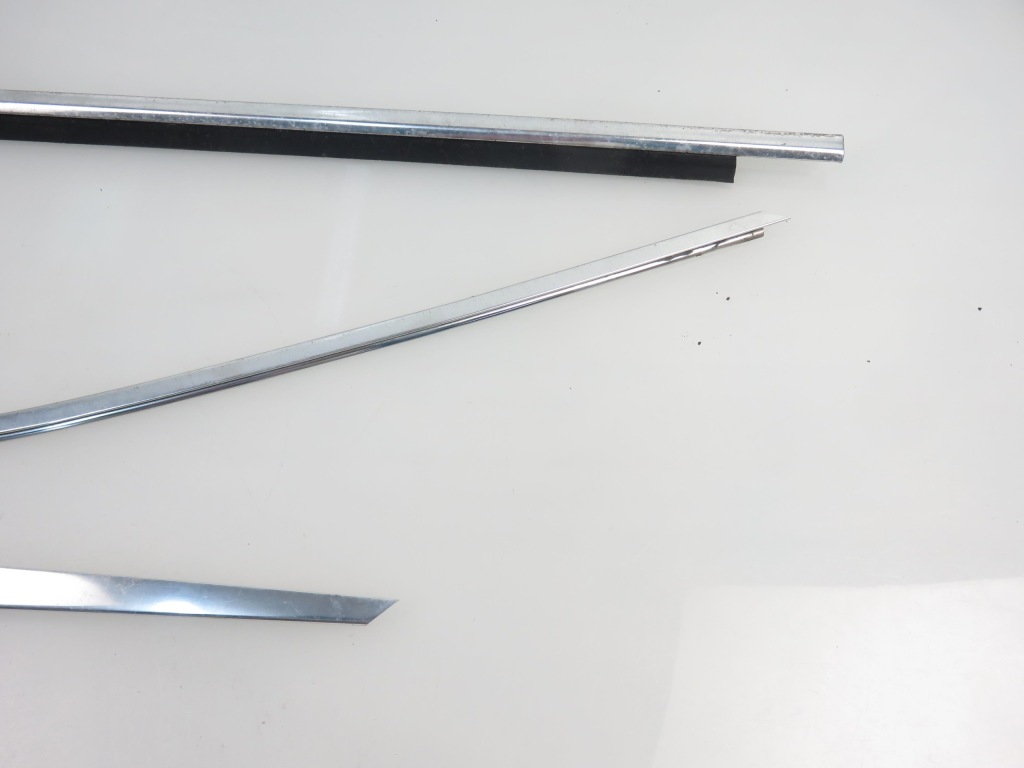 Накладки хром двері правий перед mercedes 123 Недорого