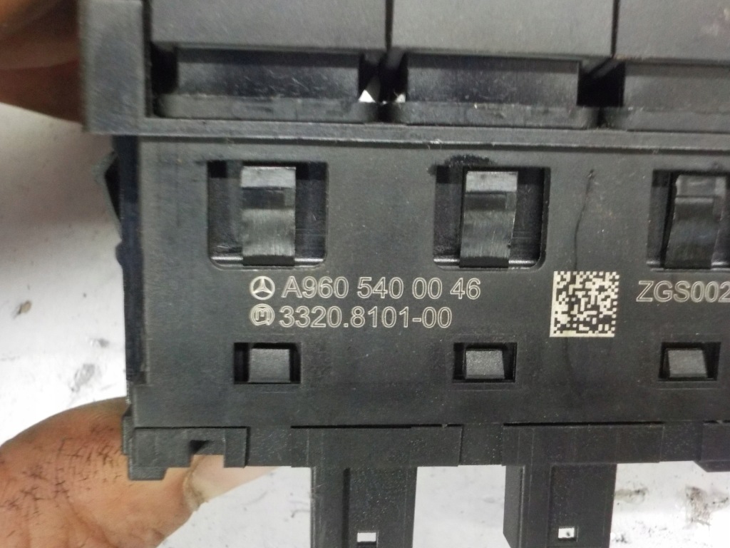 фото №2, Actros mp4 панель переключатели