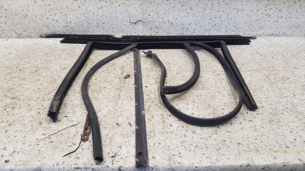 фото №1, Ущільнювачі двері скло задня ліва kpl bmw e39 lift