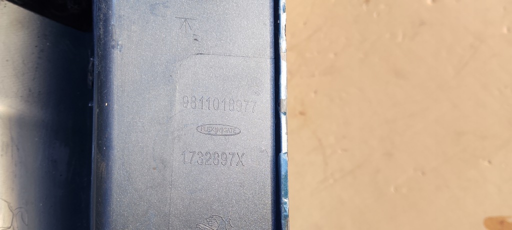 Купити Бампер задній правий кутик peugeot 3008 ii 2 16-21rok 9811018977 1732897x