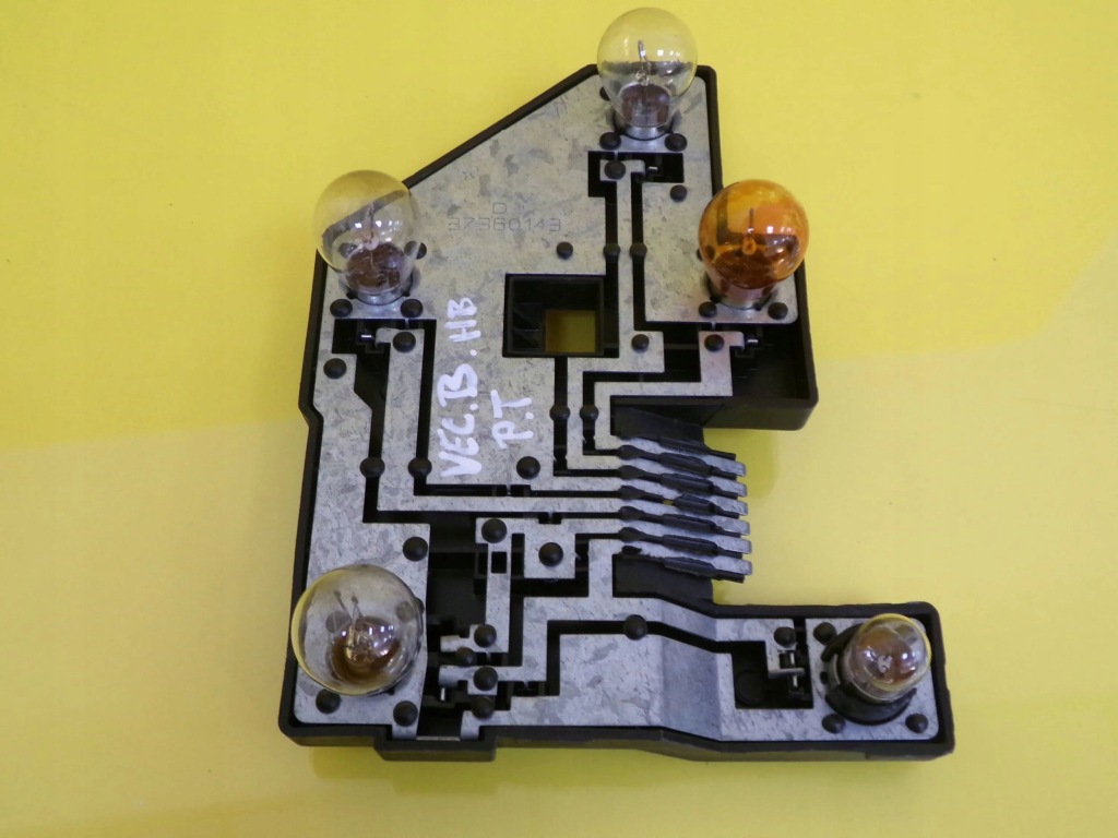 Вкладиш лампи правий задній opel vectra b 90568049 nr907 Зі Шроту