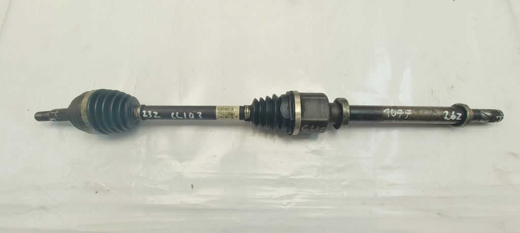 Купити Renault clio 3 1.5 привідний вал правий перед 8200499586