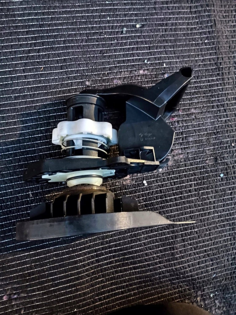 фото №4, Кронштейн колеса запасного підйомник renault clio iv hb 12- 8200922466