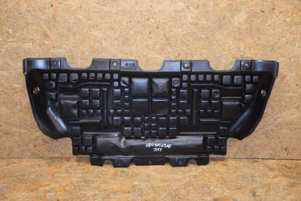 Купить Плита накладка нижняя двигателя 2szt cherokee wk2 3.0 crdi 68187867ab 6803763ae