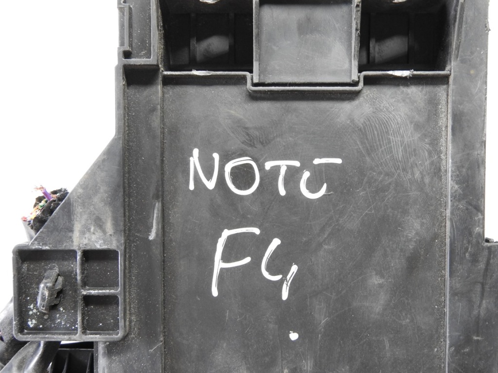 Купити Nissan note 2 e12 12-16 коробка запобіжників 284b71hz2a 284b81hd0b