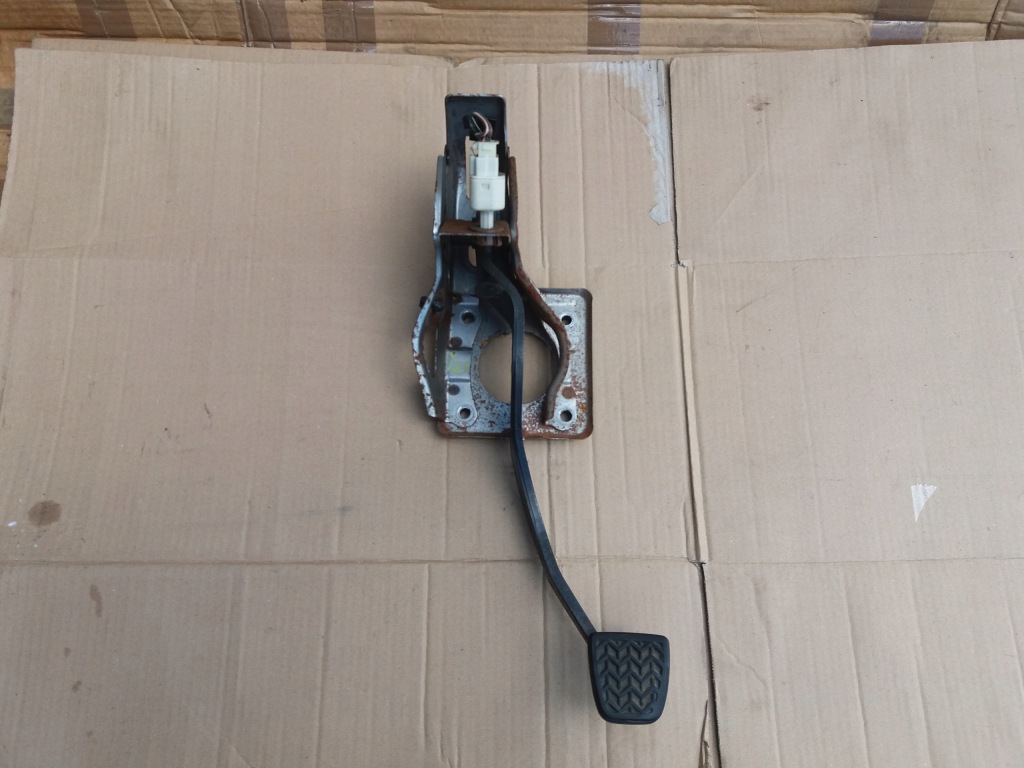 фото №1, Педаль тормоза toyota avensis t25 europa