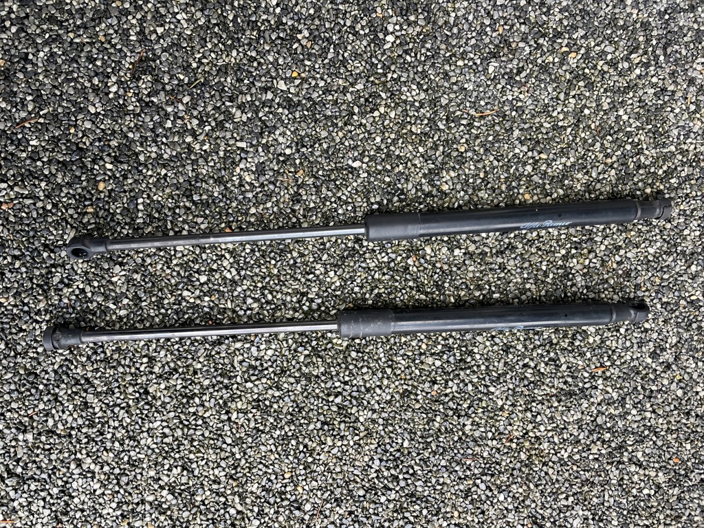 фото №1, Амортизаторы капот alfa romeo giulia qv