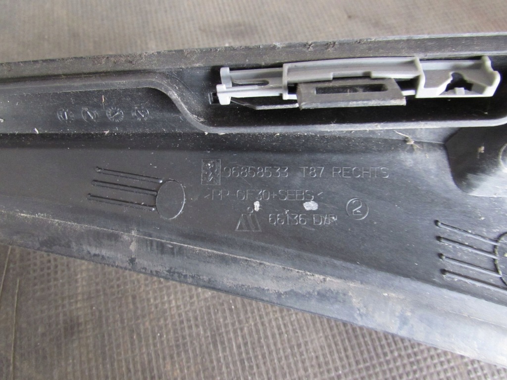 фото №9, Молдинг стекло лобовое правый перед 96858533 peugeot 5008 i 09-13 r.