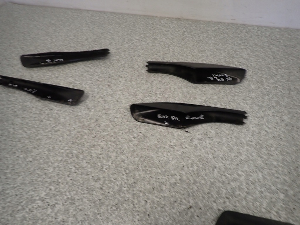 фото №6, Toyota corolla e12 02-07 kombi заглушки рейлингов 4 штуки