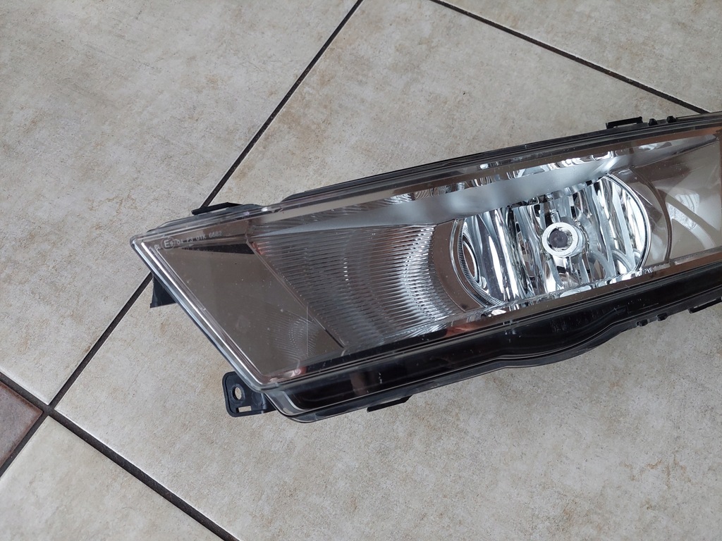 фото №3, Протитуманна фара лівий - skoda rapid - 5ja