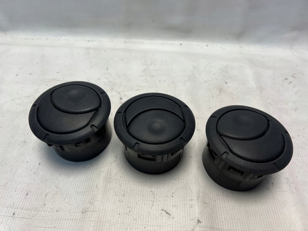 фото №1, Dacia logan i решётка обдув 8200212480