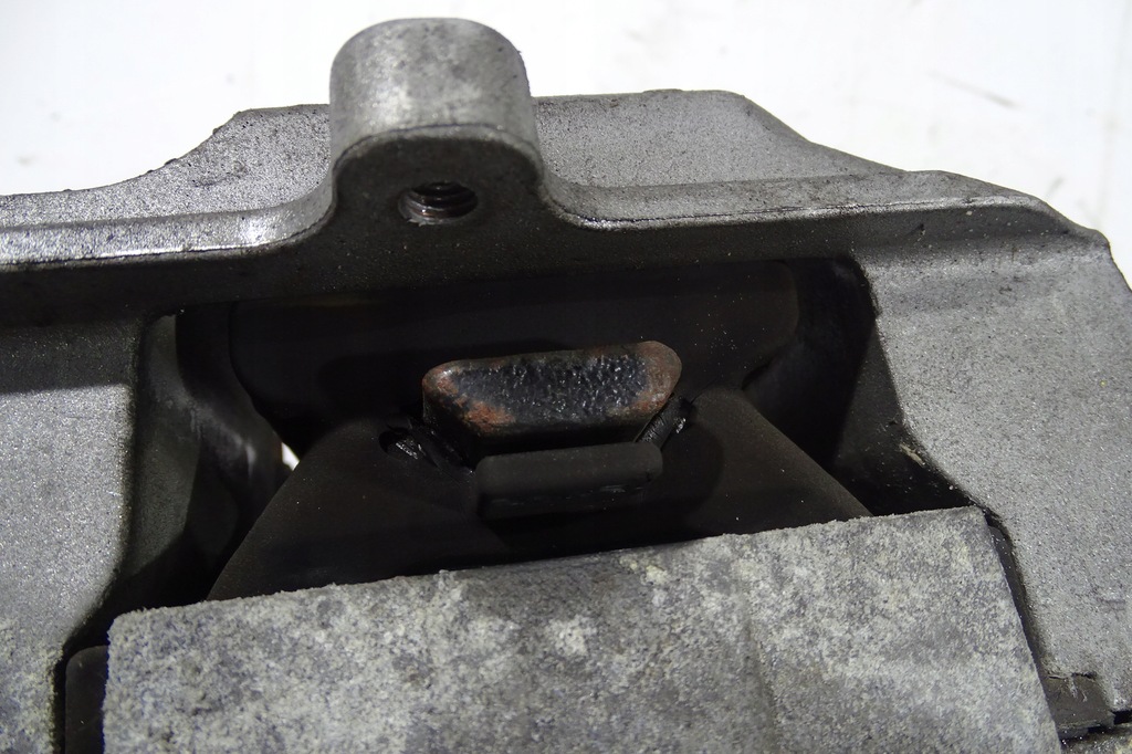 фото №9, Fiat freemont 2.0 кронштейн подушка двигуна 04766549ad