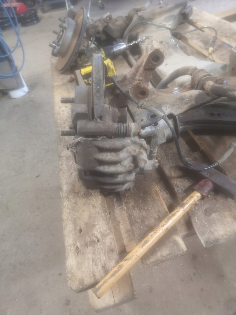 фото №3, Land rover freelander i 2.0 d поворотный кулак левая